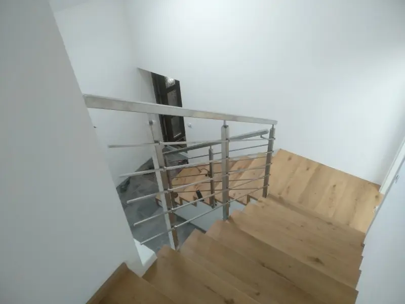 Nerezová zábradlí a schodiště