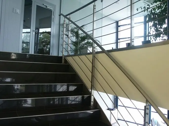Nerezová zábradlí a schodiště