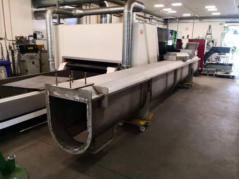 Nerezové stroje na míru