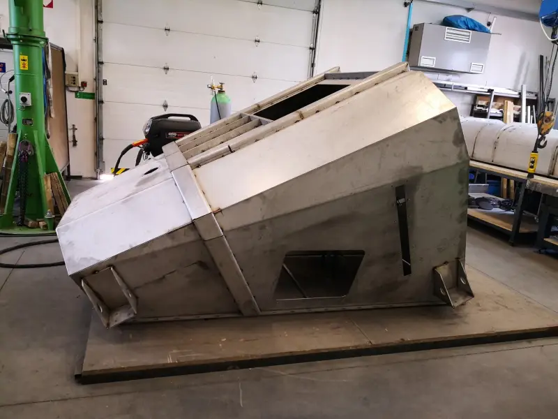 Nerezové stroje na míru